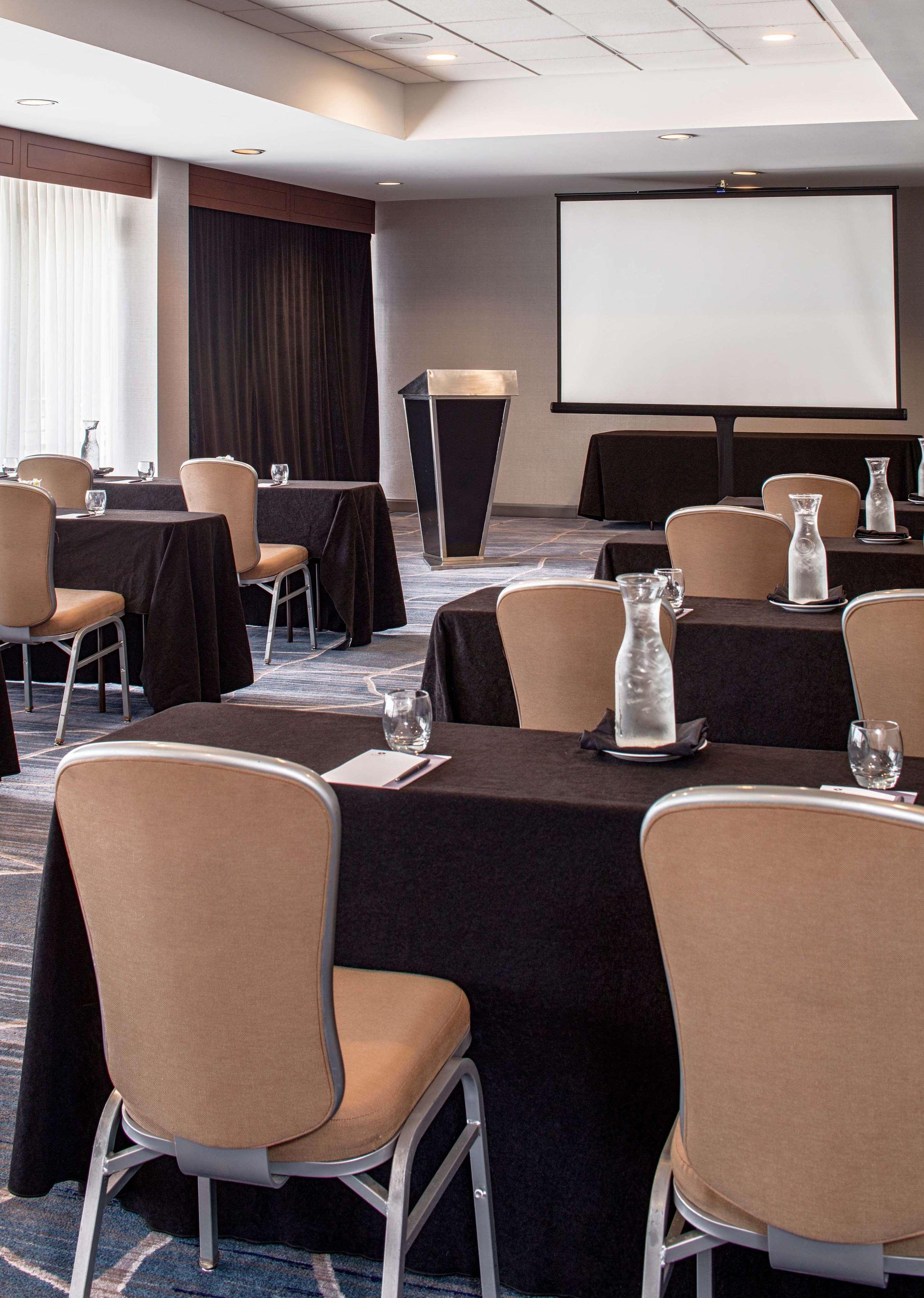 Sonesta Iah Airport Hotel