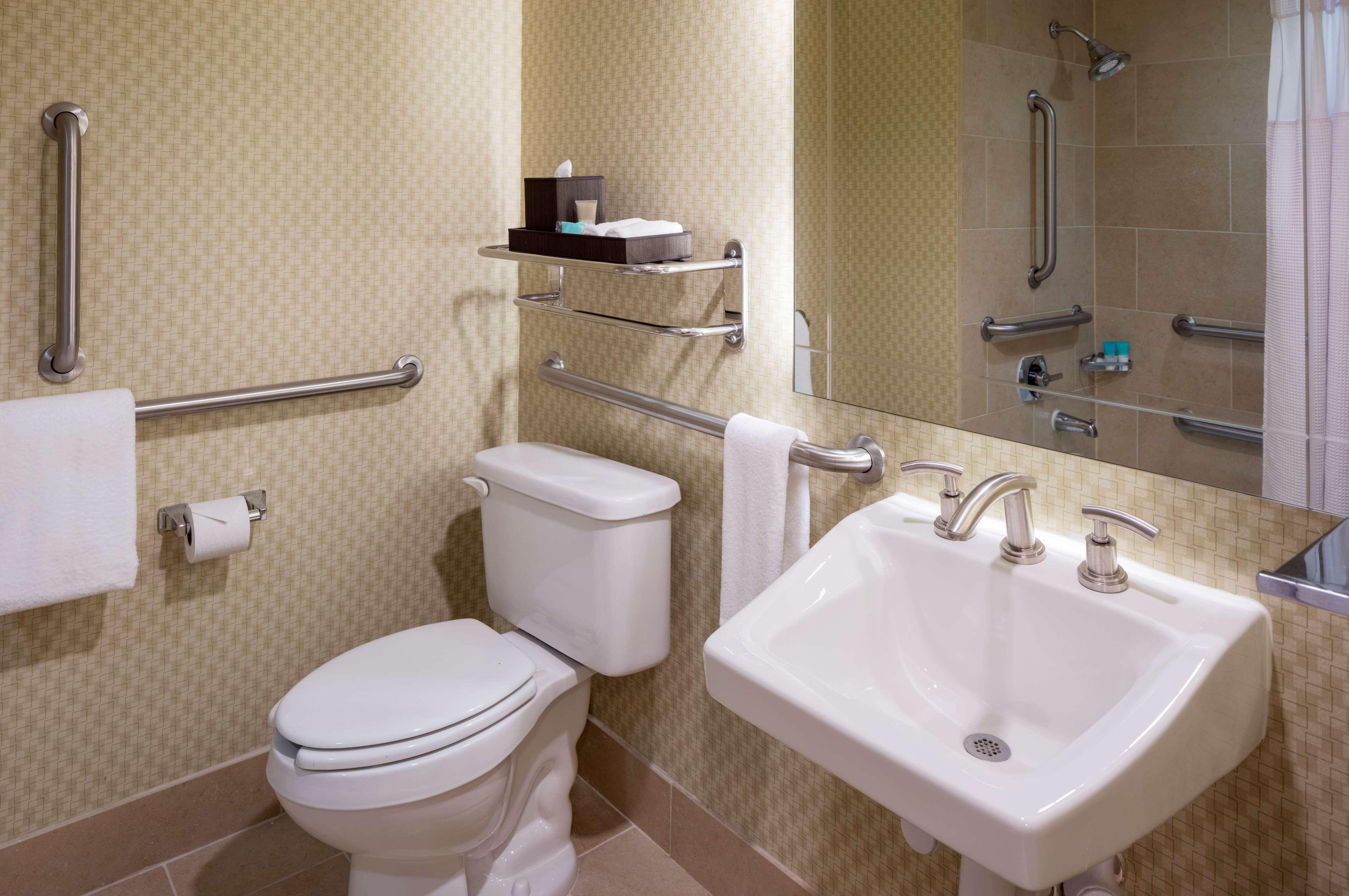 Sonesta Iah Airport Hotel 4*