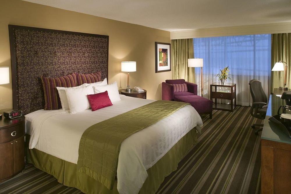 Sonesta Iah Airport 4*