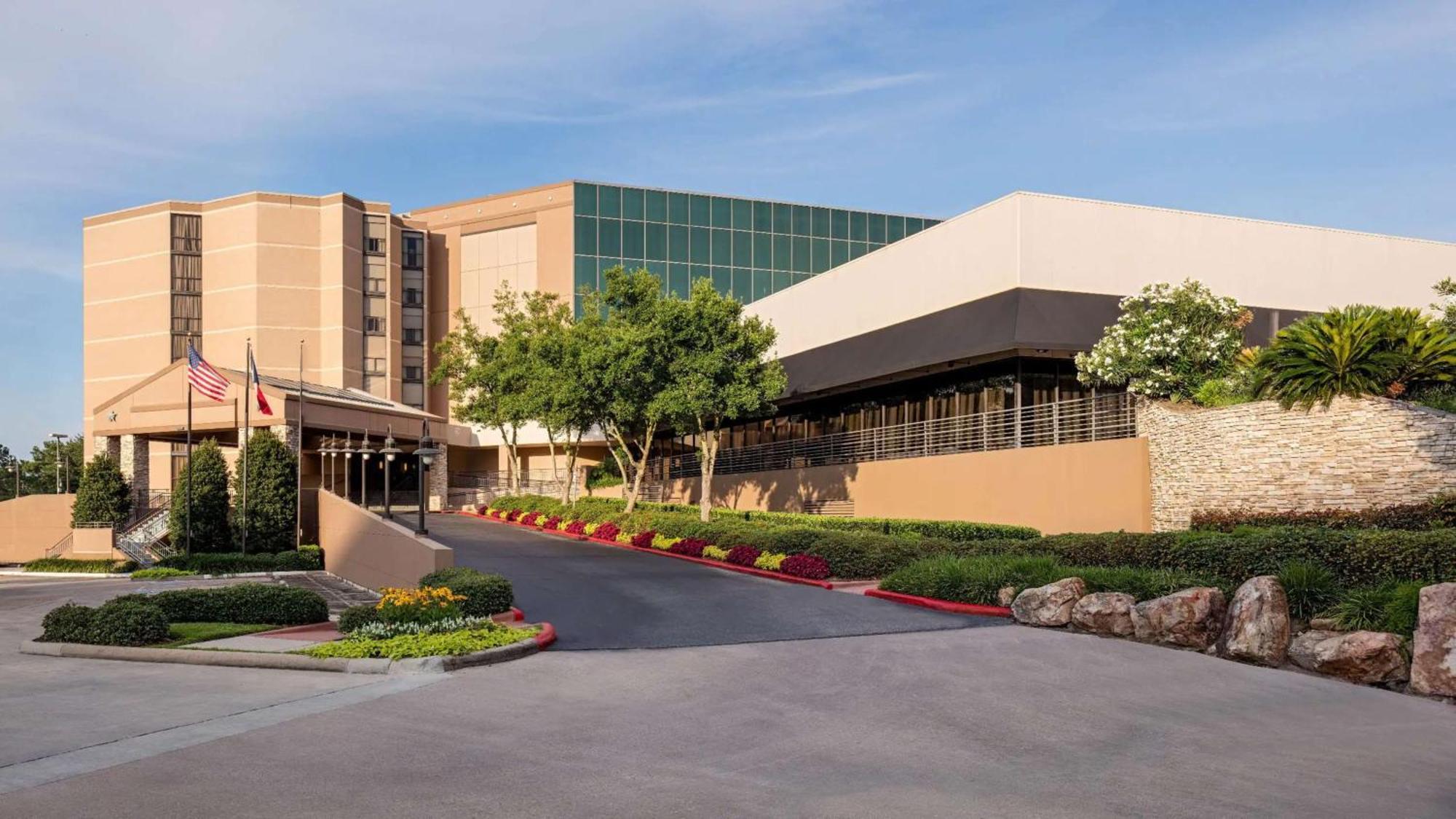 Sonesta Iah Airport 4*