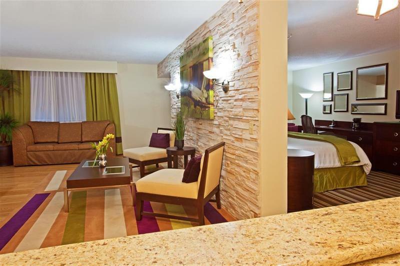 Sonesta Iah Airport 4*